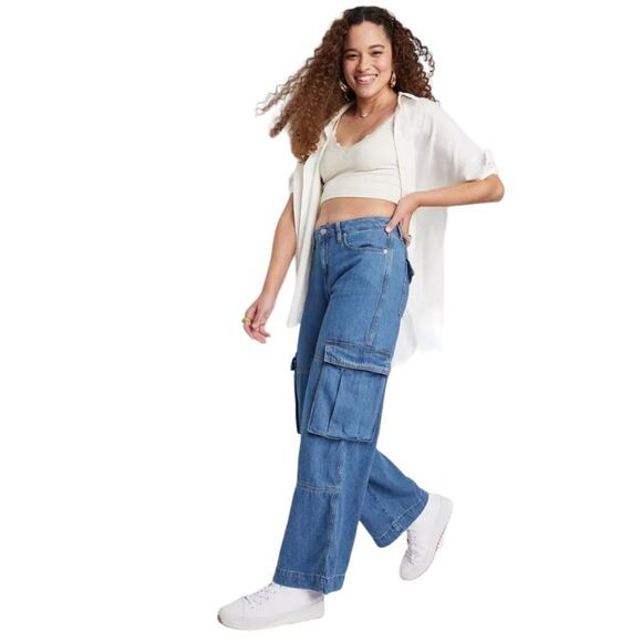 Women's Mid-Rise Cargo Baggy Wide Leg Utility Jeans Wild Fable Medium Wash 4 - Picture 1 of 12